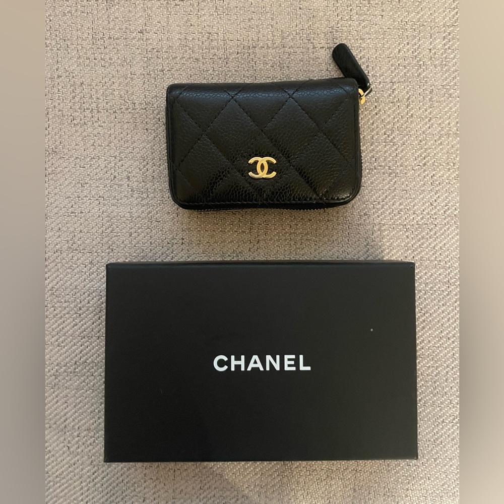 Chanel Classic Zipped Coin Purse W/Gold Logo C3906